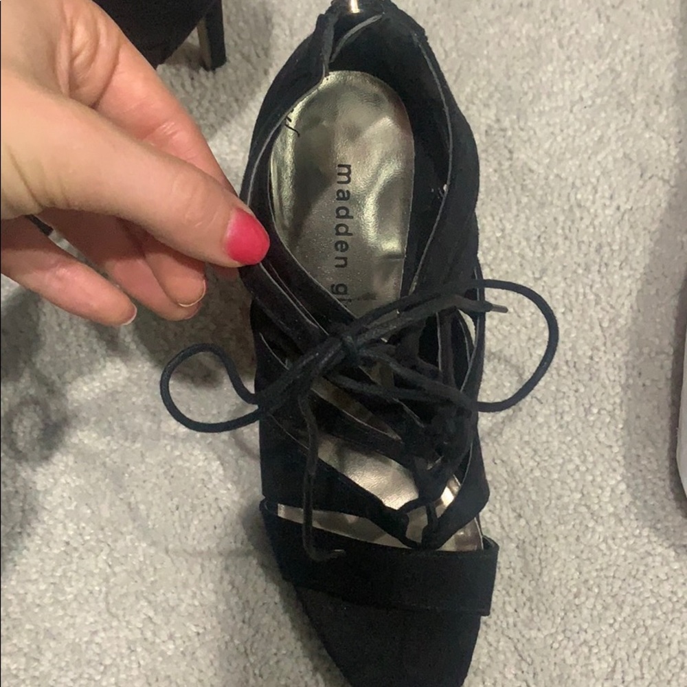Heels - Picture 2 of 3
